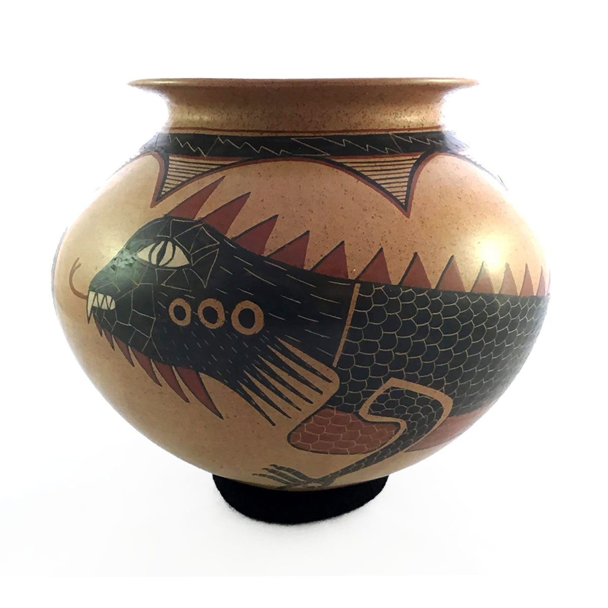 Mata Ortiz Pottery, Chihuahua Roberto Banuelos: Mid-sized Iguana Pot Iguana