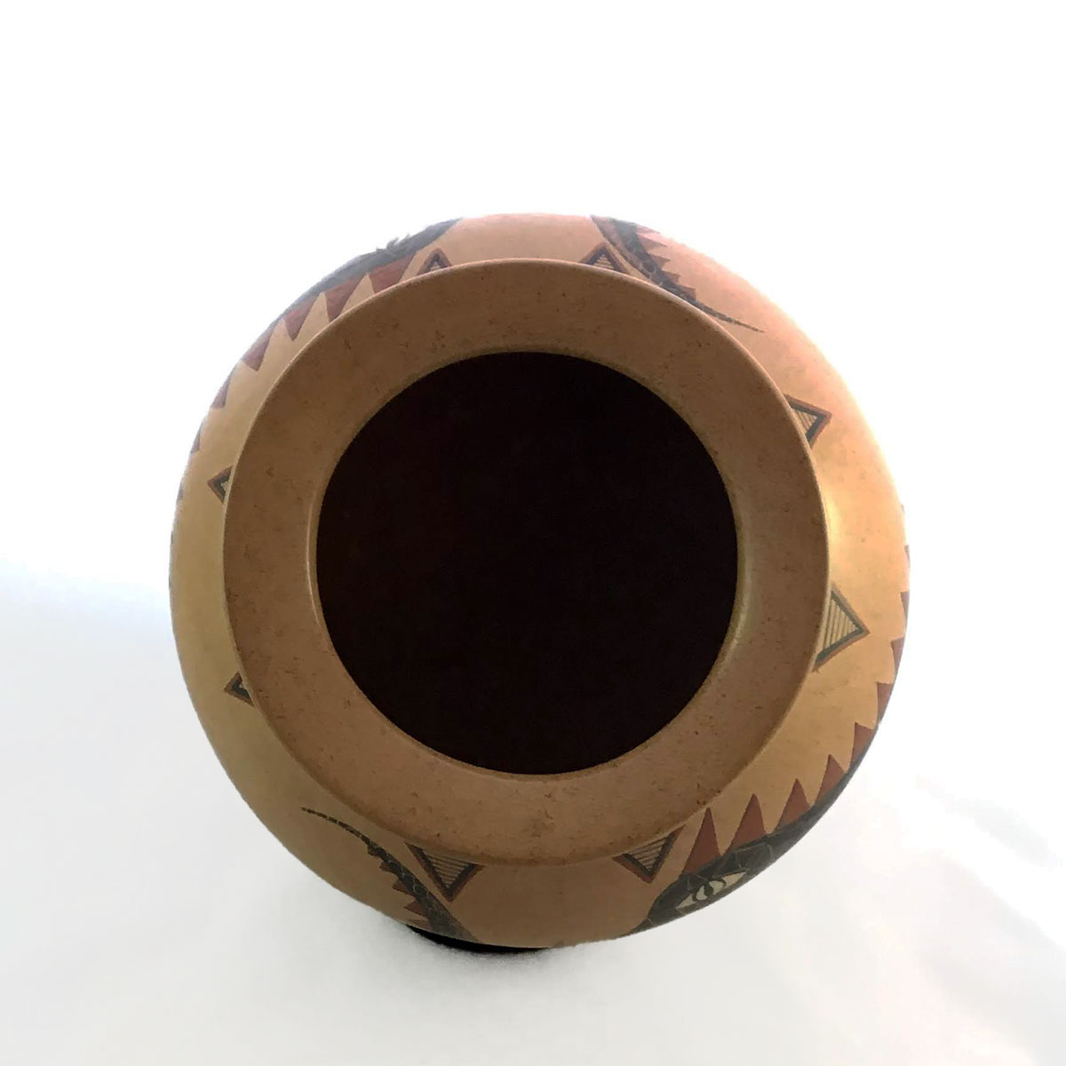 Mata Ortiz Pottery, Chihuahua Roberto Banuelos: Mid-sized Iguana Pot Iguana